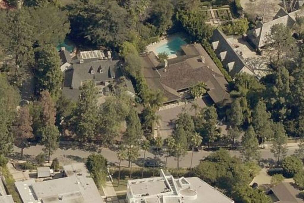 Where Does Jeff Bezos Live?